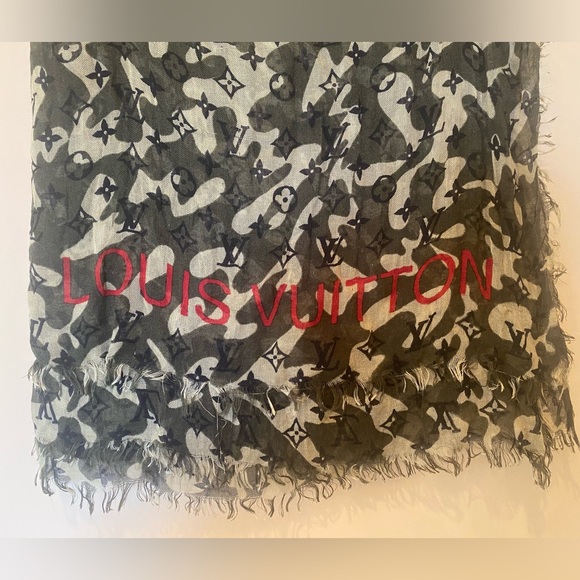 Louis Vuitton Takashi Murakami Monogramouflage Scarf/wrap - Picture 3 of 3